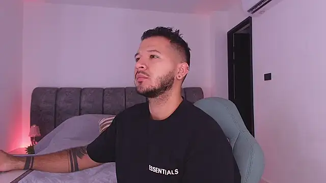 Snapshot of mister_miike chatting on February 7, 2026, 3:03 am mister miike online show from February 7, 2026, 3:03 am