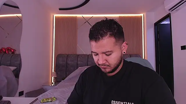 Snapshot of mister_miike chatting on February 25, 2026, 3:07 am mister miike online show from February 25, 2026, 3:07 am