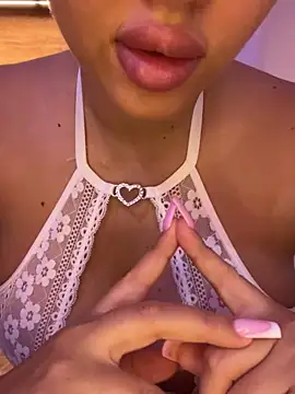 Snapshot of Liiaa chatting on December 16, 2025, 7:29 pm Liiaa online show from December 16, 2025, 7:29 pm