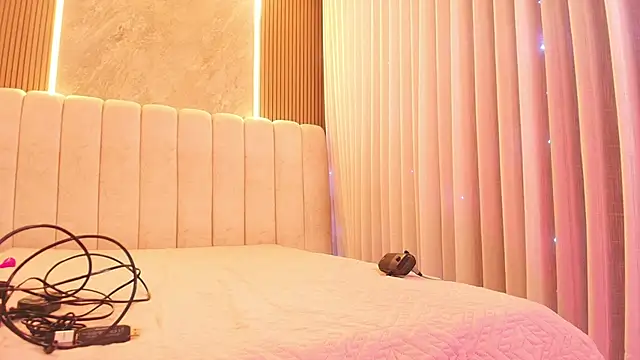 emyli sw  online show from April 7, 2026, 3:08 am