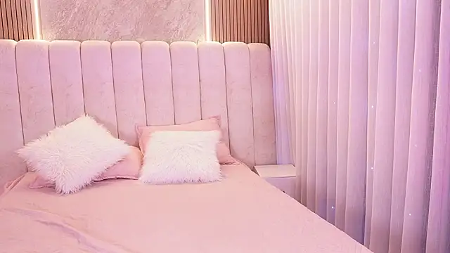 emyli sw  online show from March 31, 2026, 3:19 am