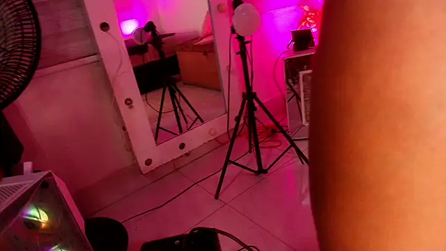 Snapshot of emyli_sw_ chatting on September 24, 2025, 3:02 am emyli sw online show from September 24, 2025, 3:02 am