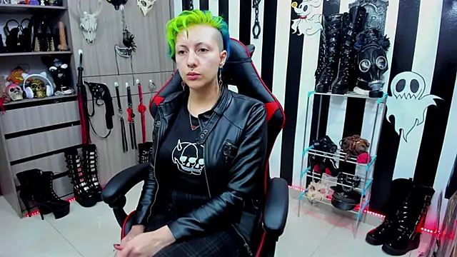 Snapshot of Mistress_Yelena chatting on December 11, 2024, 9:12 pm Mistress Yelena online show from December 11, 2024, 9:12 pm