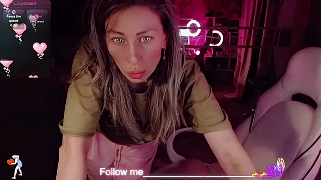 AnnieGOld  online show from February 20, 2026, 8:55 pm