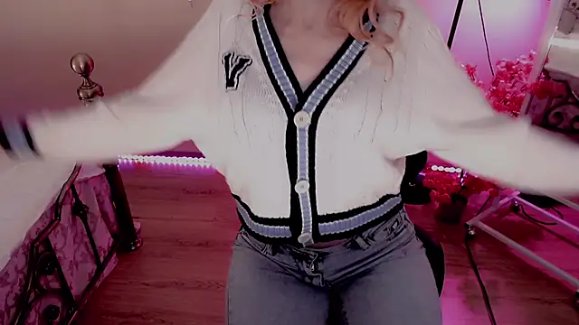 AnnieGOld  online show from January 16, 2025, 10:02 pm