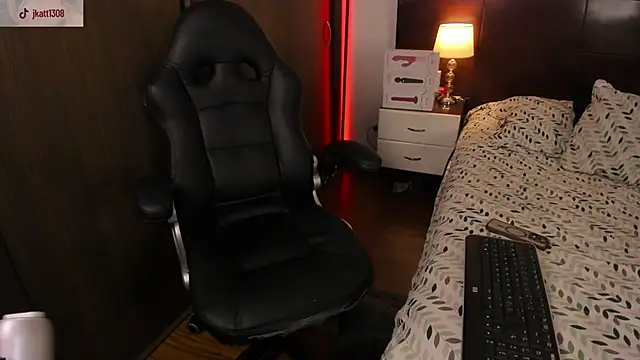 AleJaramillo  online show from September 15, 2025, 6:41 pm