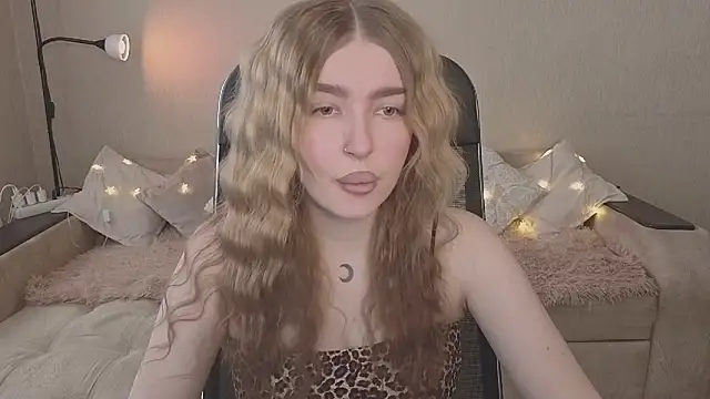 ViolettaLopez online show from February 21, 2026, 12:40 pm