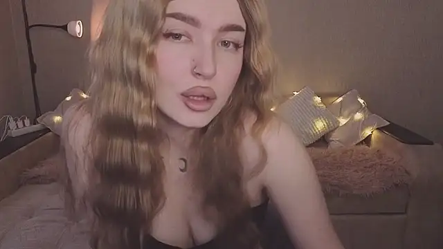 ViolettaLopez online show from February 19, 2026, 1:19 pm