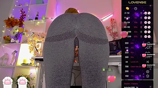 Snapshot of Elena-Marilyn chatting on November 18, 2025, 8:45 pm Elena-Marilyn online show from November 18, 2025, 8:45 pm