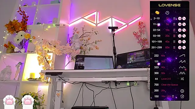 Snapshot of Elena-Marilyn chatting on November 7, 2025, 8:24 pm Elena-Marilyn online show from November 7, 2025, 8:24 pm