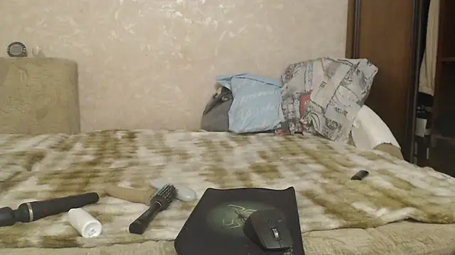 Snapshot of Amy_August chatting on April 19, 2026, 6:10 pm Amy August online show from April 19, 2026, 6:10 pm