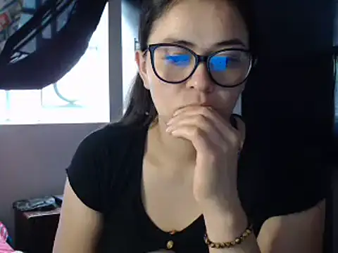 Snapshot of mayhott2 chatting on February 5, 2025, 6:37 pm mayhott2 online show from February 5, 2025, 6:37 pm