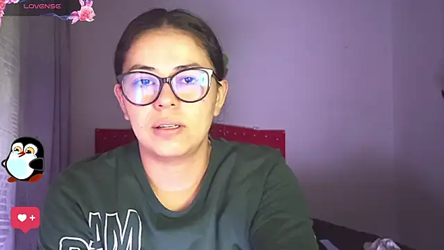 Snapshot of mayhott2 chatting on November 12, 2025, 10:35 pm mayhott2 online show from November 12, 2025, 10:35 pm