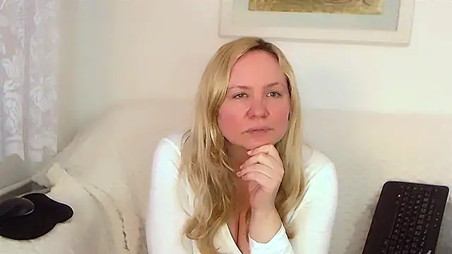 Sarah4you online show from October 3, 2025, 4:19 pm