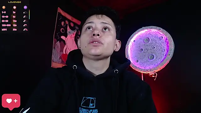 girl intense444 online show from April 10, 2026, 1:40 pm