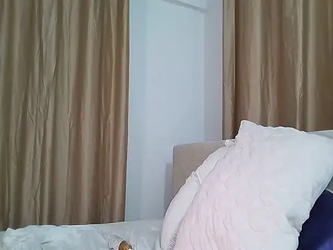 Snapshot of Deliciousgal chatting on February 4, 2026, 6:25 pm Deliciousgal online show from February 4, 2026, 6:25 pm