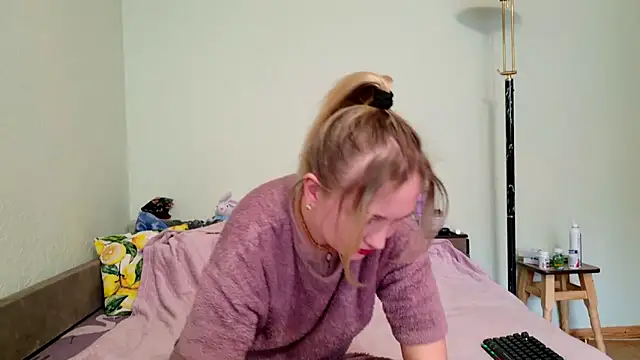 ModelEva online show from April 14, 2026, 11:26 am