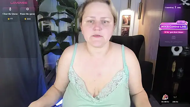 Snapshot of ScarlettSoft chatting on May 16, 2026, 5:39 am ScarlettSoft online show from May 16, 2026, 5:39 am