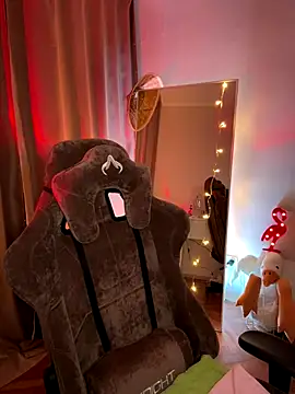 AmberIIey online show from November 4, 2025, 3:27 pm