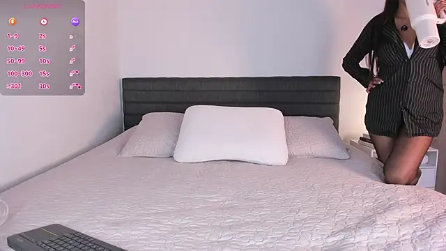 Snapshot of thinysweet chatting on February 19, 2026, 12:57 pm thinysweet online show from February 19, 2026, 12:57 pm