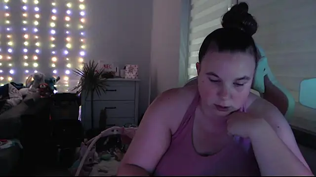 Snapshot of AureliaWinter chatting on August 4, 2026, 11:37 am AureliaWinter online show from August 4, 2026, 11:37 am