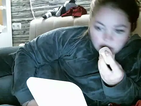 Snapshot of cute__cherry chatting on March 11, 2025, 6:19 pm cute  cherry online show from March 11, 2025, 6:19 pm