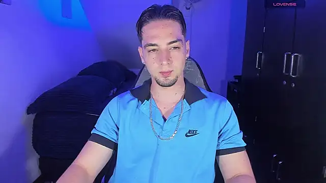 Snapshot of Alex_smith00 chatting on October 7, 2025, 11:39 pm Alex smith00 online show from October 7, 2025, 11:39 pm