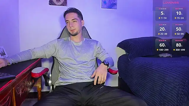 Snapshot of Alex_smith00 chatting on October 12, 2025, 10:33 pm Alex smith00 online show from October 12, 2025, 10:33 pm