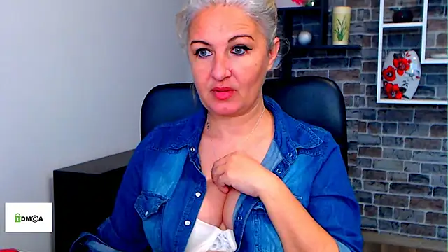 Snapshot of angel_devil_milf chatting on November 28, 2025, 12:05 pm angel devil milf online show from November 28, 2025, 12:05 pm