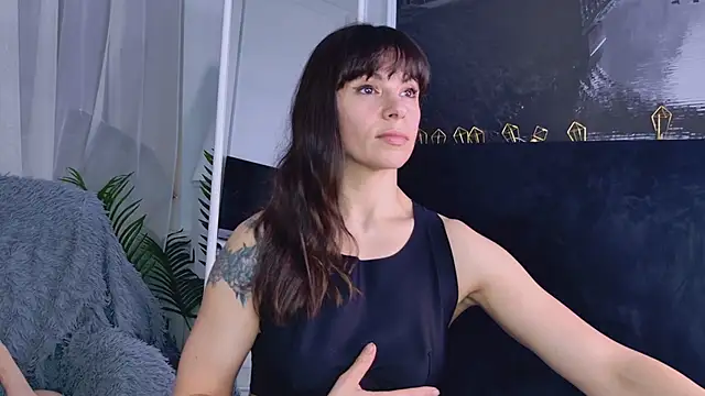 SofiaFoster  online show from April 4, 2026, 4:24 pm