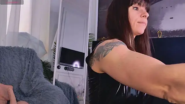 SofiaFoster  online show from April 3, 2026, 5:58 am