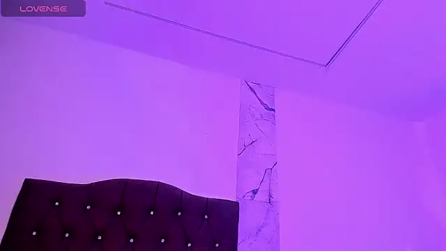 alysson 18 online show from November 28, 2025, 1:33 pm