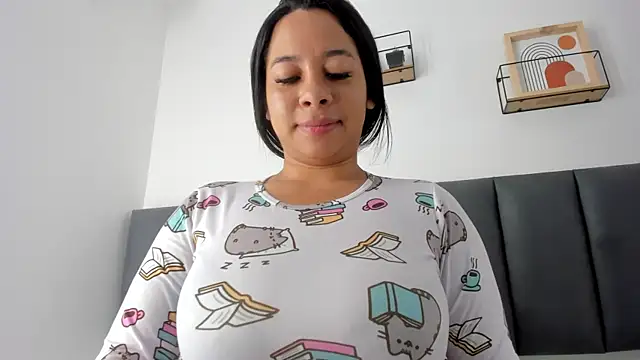 Snapshot of MaraOwen_ chatting on May 5, 2026, 12:08 pm MaraOwen online show from May 5, 2026, 12:08 pm