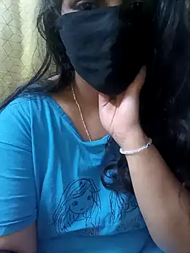 Snapshot of Rising_Smiler chatting on January 28, 2025, 9:40 pm Rising Smiler online show from January 28, 2025, 9:40 pm