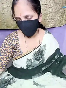 Snapshot of Rising_Smiler chatting on February 11, 2025, 5:50 pm Rising Smiler online show from February 11, 2025, 5:50 pm