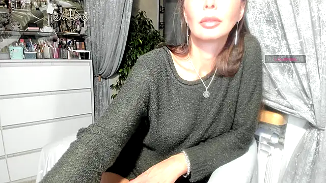 Aurora108 online show from October 4, 2025, 10:11 pm