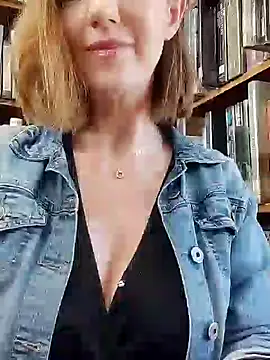 Snapshot of TopsyWilde chatting on February 11, 2025, 9:20 am TopsyWilde online show from February 11, 2025, 9:20 am