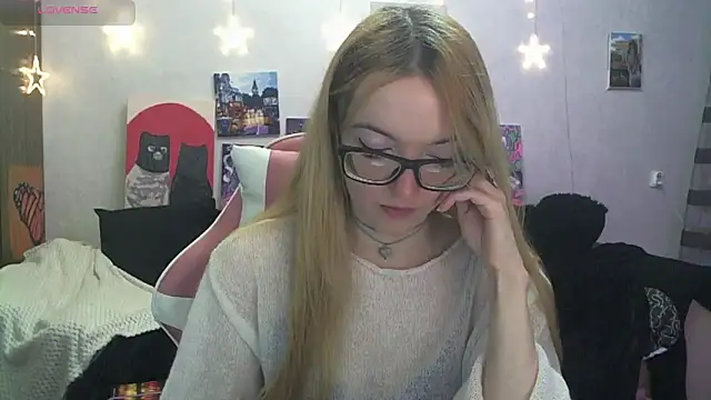 Snapshot of SecretSophia chatting on January 6, 2026, 2:04 am SecretSophia online show from January 6, 2026, 2:04 am