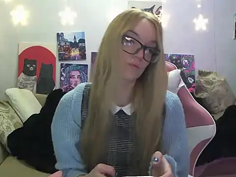 Snapshot of SecretSophia chatting on October 26, 2025, 4:40 pm SecretSophia online show from October 26, 2025, 4:40 pm