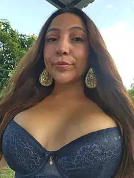 VickyHoult online show from November 6, 2025, 10:03 pm