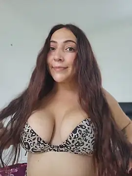 Snapshot of VickyHoult chatting on May 17, 2026, 7:36 pm VickyHoult online show from May 17, 2026, 7:36 pm