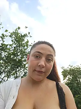 Snapshot of VickyHoult chatting on April 18, 2026, 10:21 pm VickyHoult online show from April 18, 2026, 10:21 pm