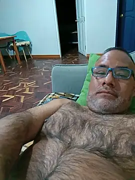 Snapshot of PhillDrake11 chatting on June 19, 2026, 12:16 am PhillDrake11 online show from June 19, 2026, 12:16 am