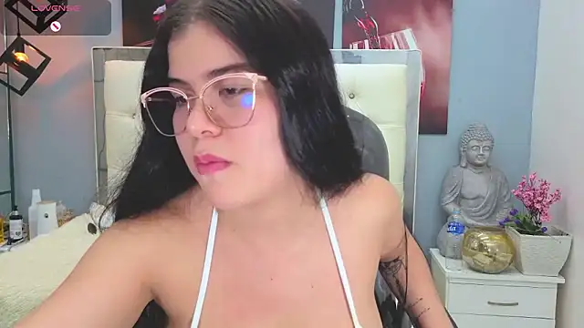 Snapshot of pearl_weet chatting on December 5, 2025, 6:28 pm pearl weet online show from December 5, 2025, 6:28 pm