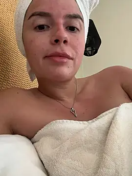 Snapshot of Natanniella chatting on June 28, 2026, 3:29 pm Natanniella online show from June 28, 2026, 3:29 pm