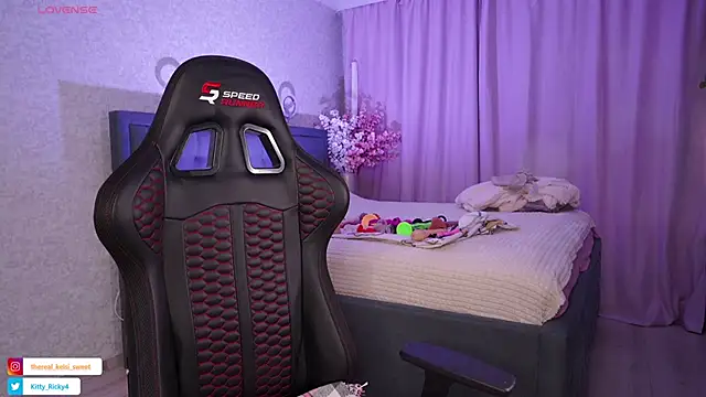 Snapshot of Kitty_Ricky chatting on November 22, 2025, 10:14 am Kitty Ricky online show from November 22, 2025, 10:14 am