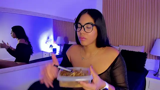 Snapshot of GenesisRuiz chatting on March 20, 2025, 7:35 pm GenesisRuiz online show from March 20, 2025, 7:35 pm