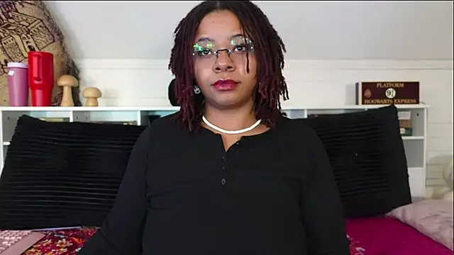 Snapshot of -khayaparker chatting on February 19, 2026, 7:33 pm -khayaparker online show from February 19, 2026, 7:33 pm