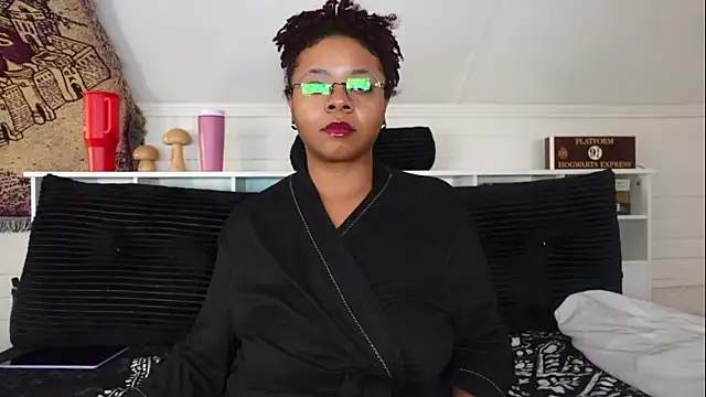 Snapshot of -khayaparker chatting on December 19, 2025, 8:44 pm -khayaparker online show from December 19, 2025, 8:44 pm