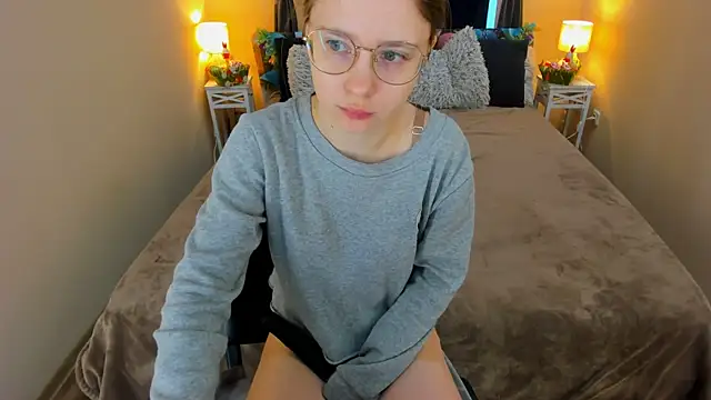 CharmedDoll online show from April 8, 2026, 6:37 am